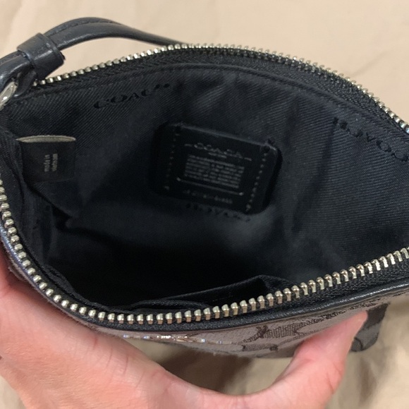 Coach wristlet - Picture 5 of 5